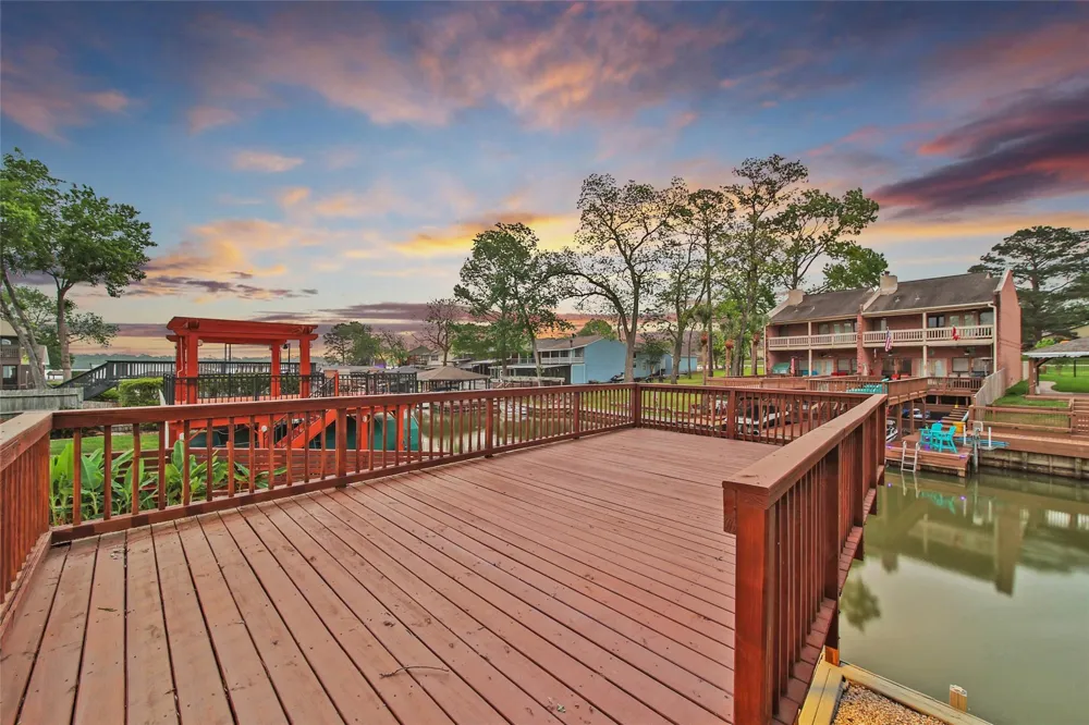 734 Lake View Drive Montgomery, TX 77356