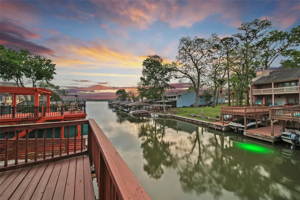 734 Lake View Drive Montgomery, TX 77356