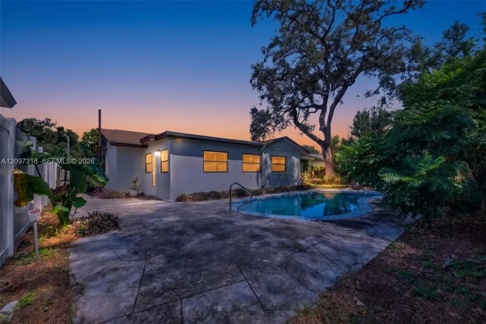 3312 W BURKE ST Tampa, FL 33614