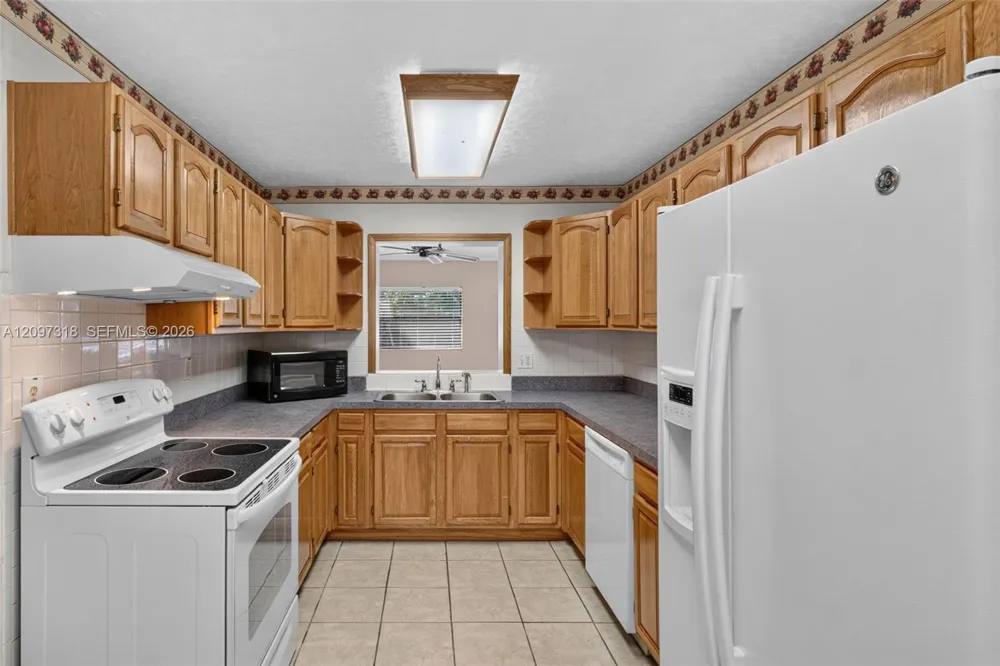 3312 W BURKE ST Tampa, FL 33614