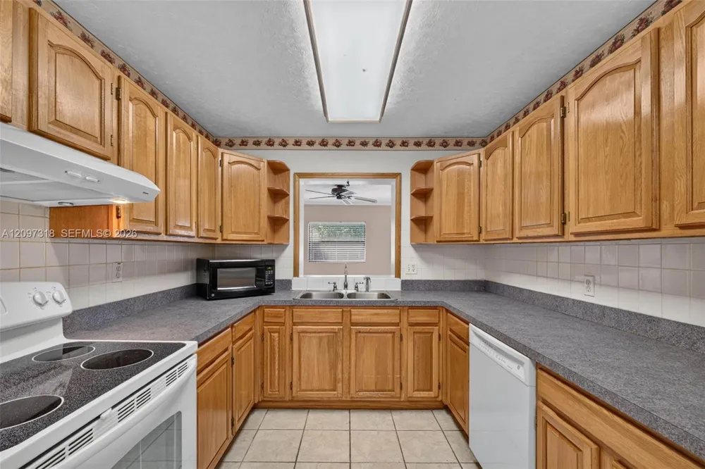 3312 W BURKE ST Tampa, FL 33614