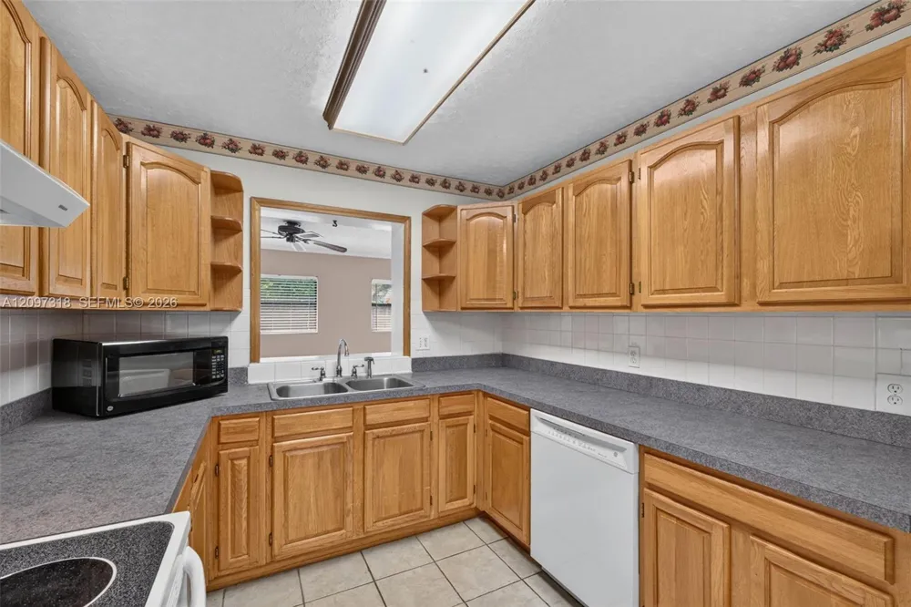 3312 W BURKE ST Tampa, FL 33614