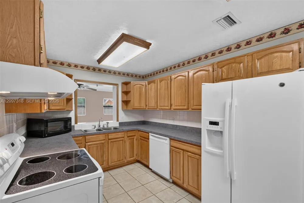 3312 W BURKE ST Tampa, FL 33614
