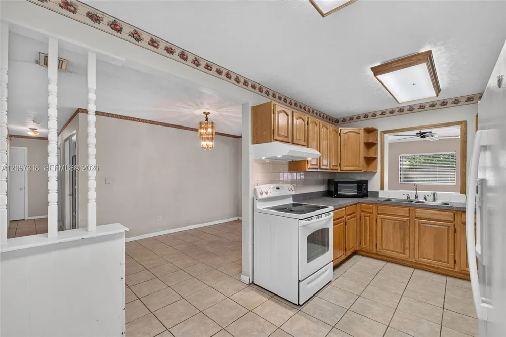 3312 W BURKE ST Tampa, FL 33614