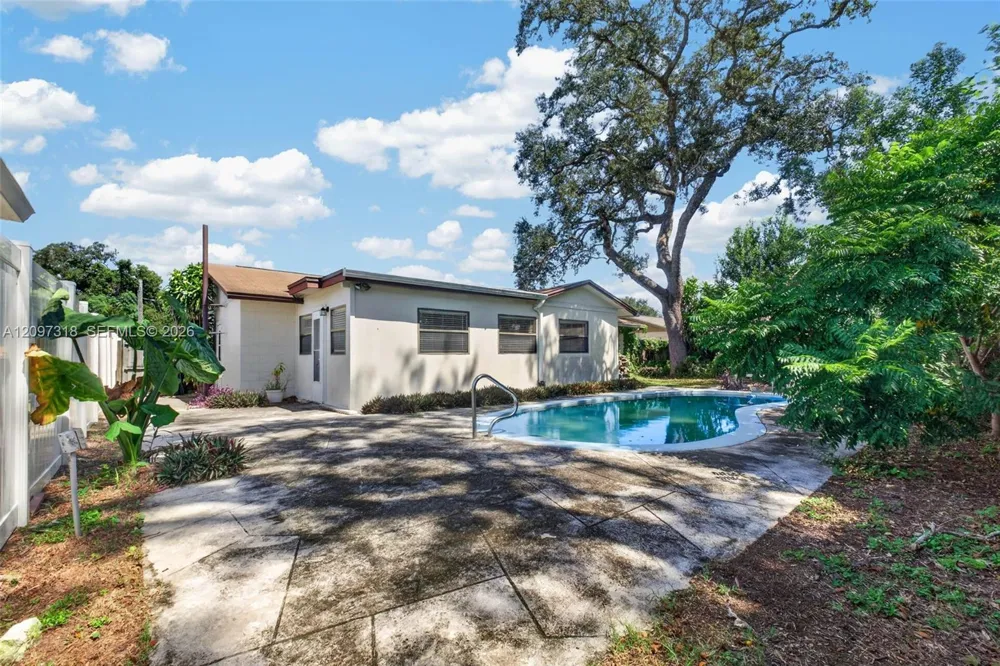 3312 W BURKE ST Tampa, FL 33614