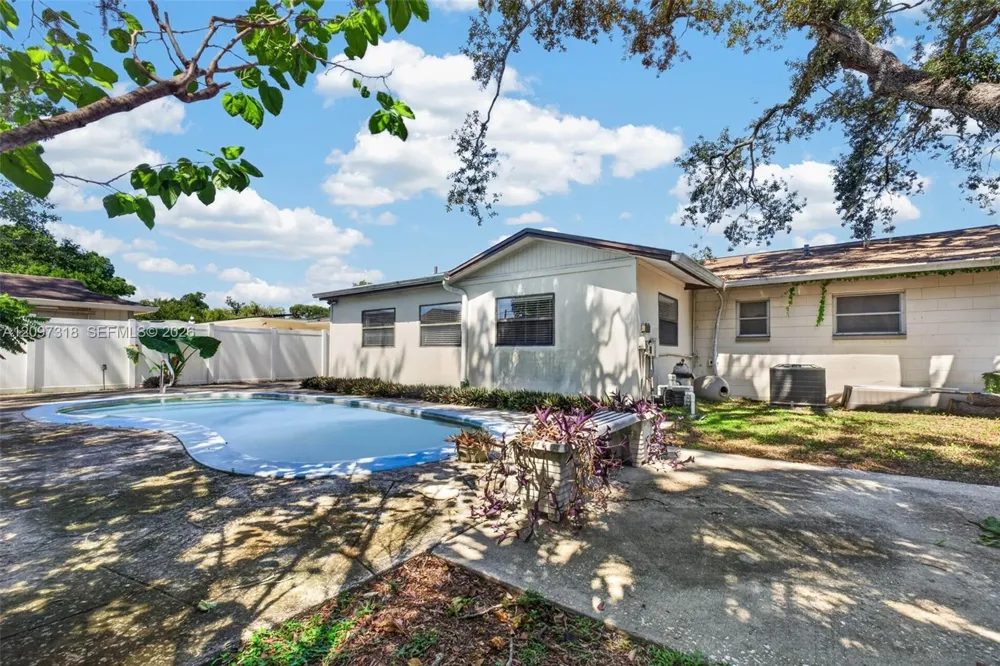 3312 W BURKE ST Tampa, FL 33614
