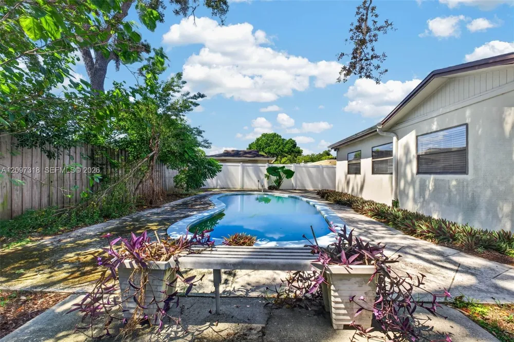 3312 W BURKE ST Tampa, FL 33614