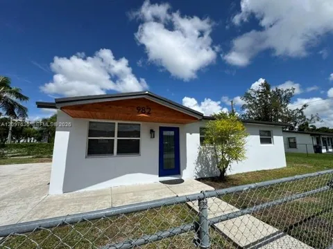 982 NW 3rd St