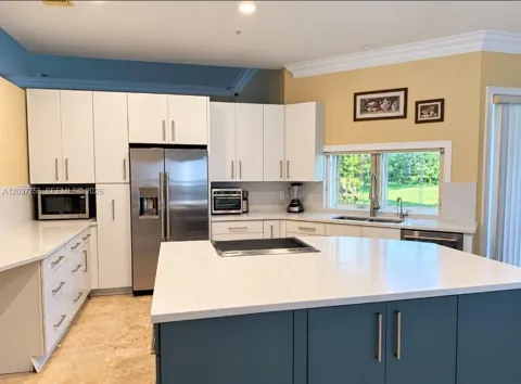 404 SW Juniper Cv