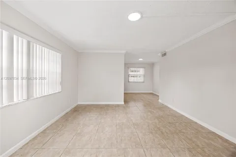 4933 Hollywood Blvd #101