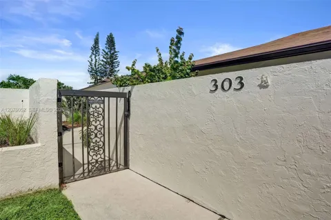 303 SW 28TH AV #303