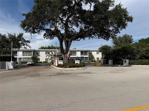 6275 Bay Club Dr #2