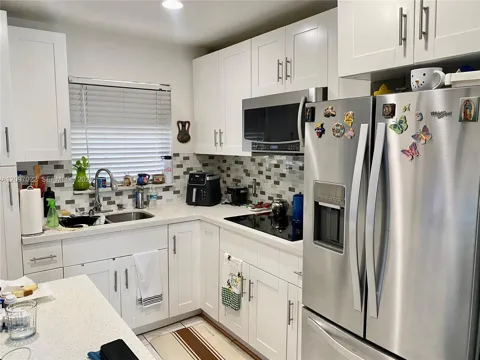 2900 W Sunrise Lakes Dr #304