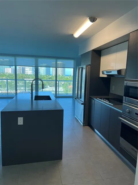 9821 E Bay Harbor Dr #805