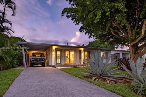 401 NW 28th Ct