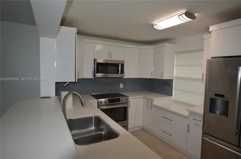 425 SE 11th Ter #403