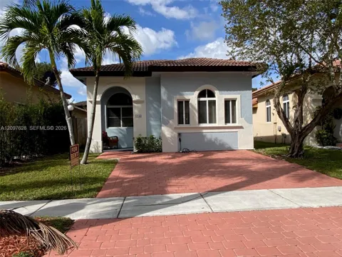 2540 NE 41st Ter