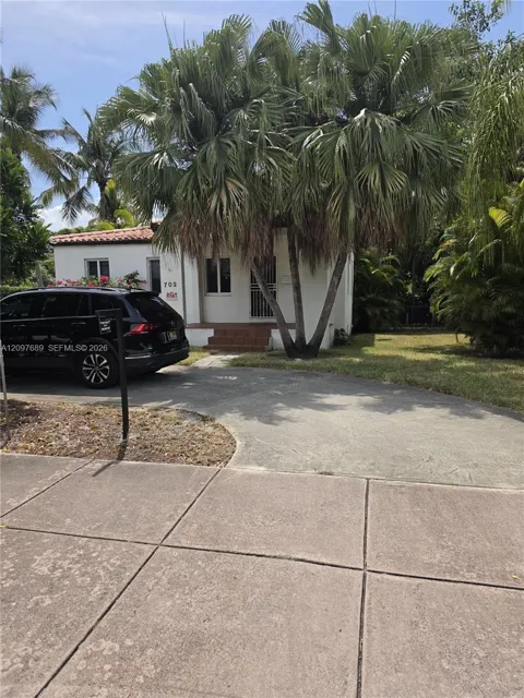 702 Boabadilla St