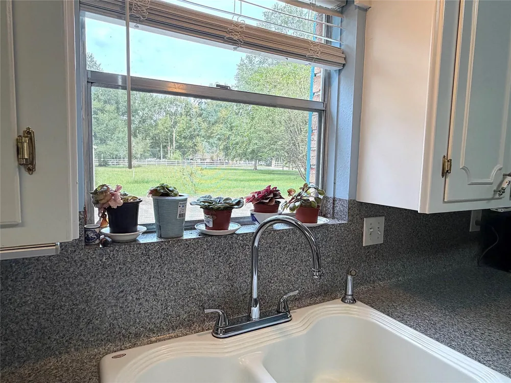 851 Oakridge Drive Cleveland, TX 77328