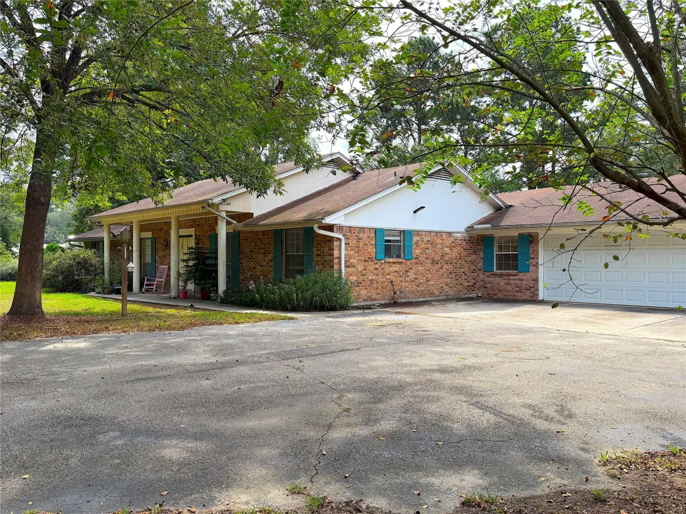 851 Oakridge Drive Cleveland, TX 77328