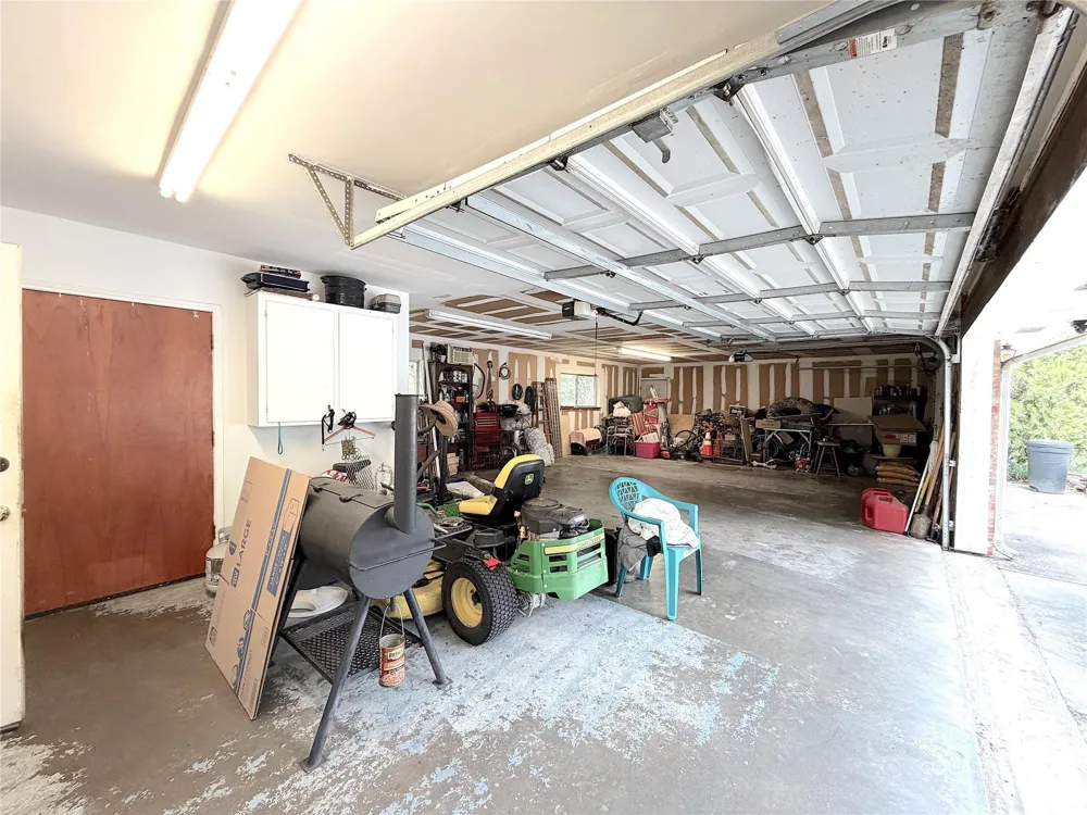 851 Oakridge Drive Cleveland, TX 77328