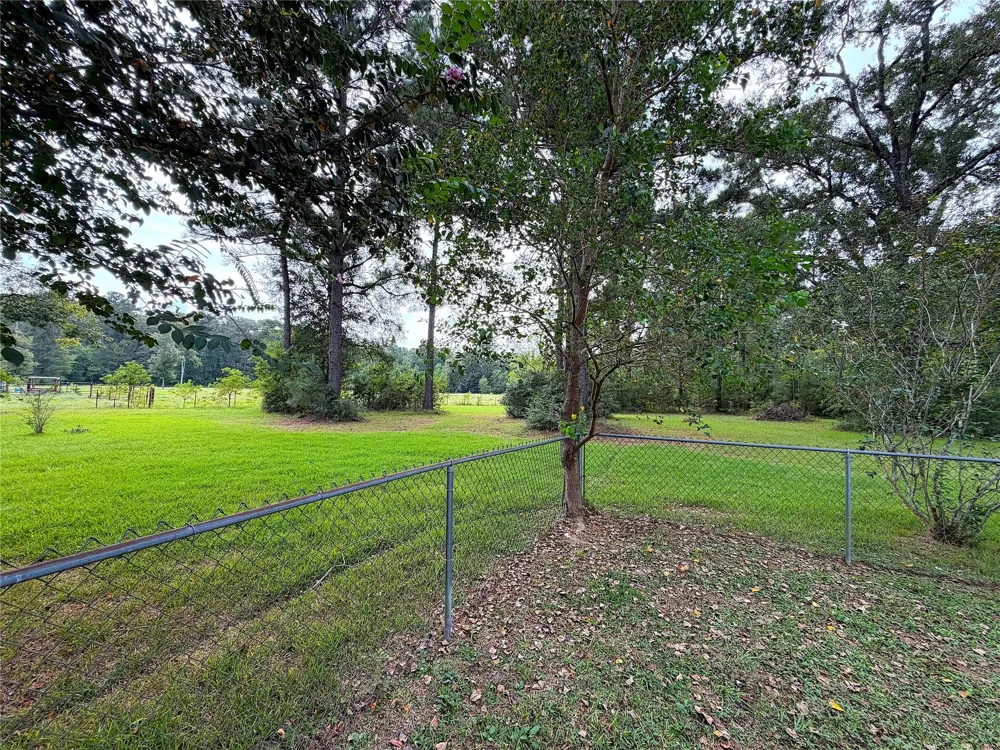 851 Oakridge Drive Cleveland, TX 77328
