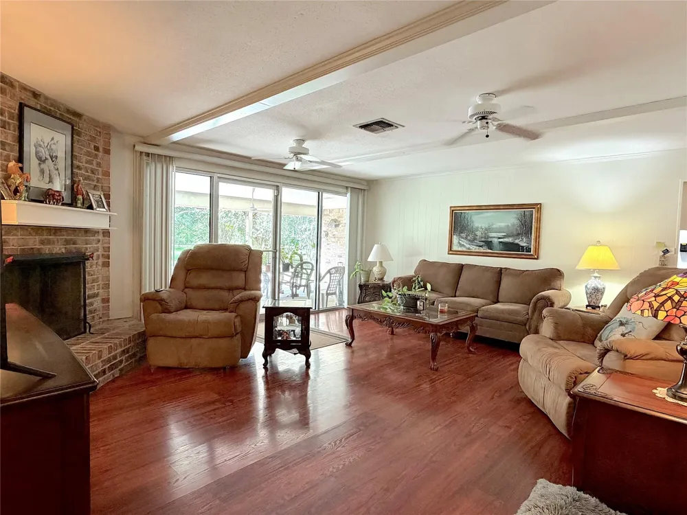 851 Oakridge Drive Cleveland, TX 77328