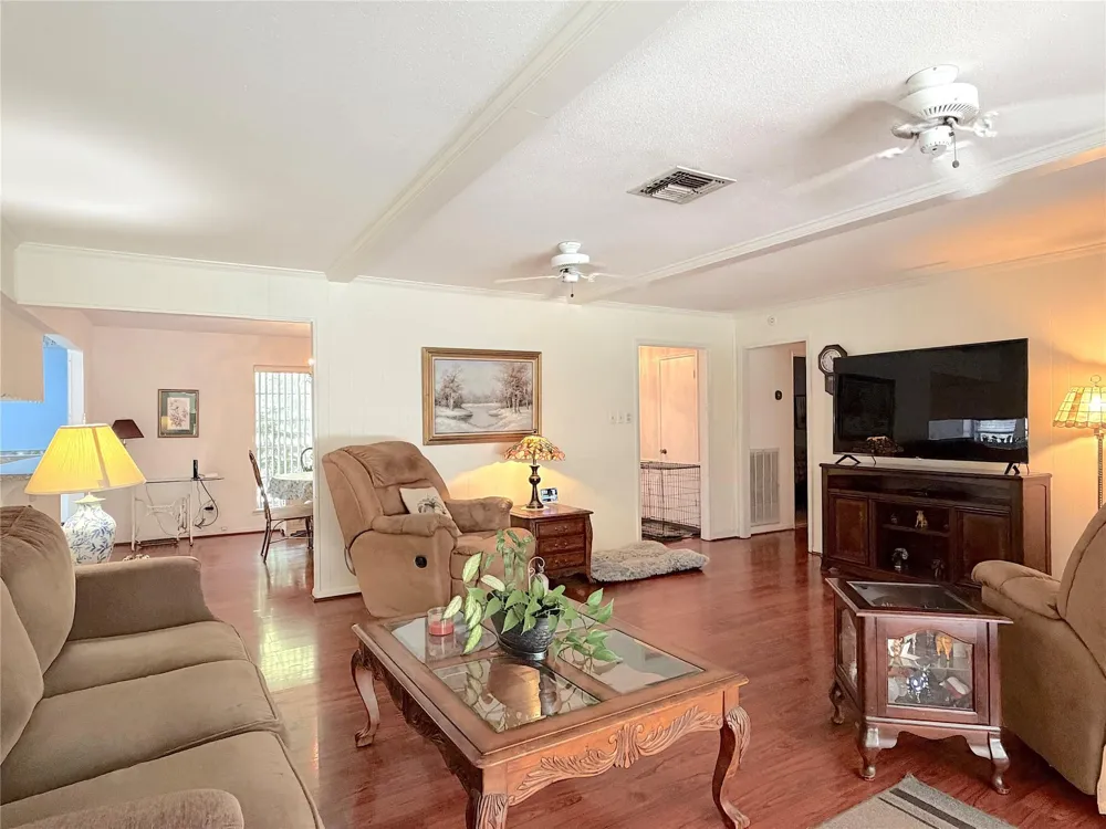851 Oakridge Drive Cleveland, TX 77328