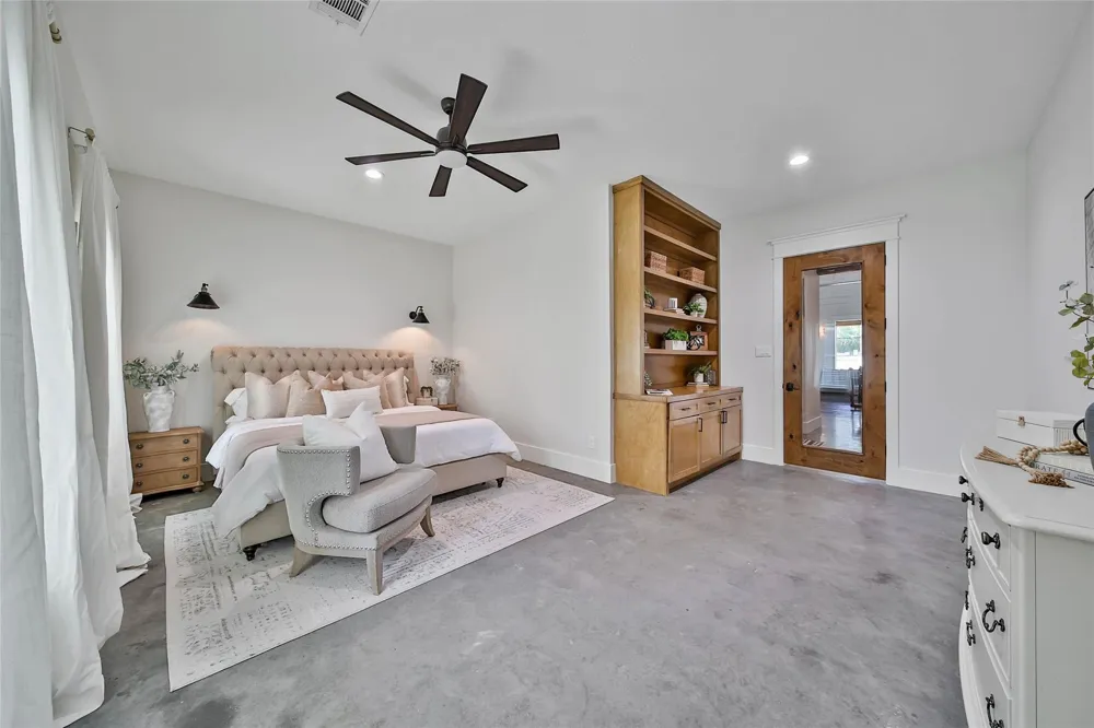 18859 Kinkaid Road W Montgomery, TX 77316