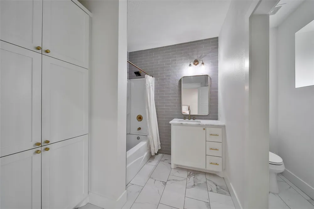 18859 Kinkaid Road W Montgomery, TX 77316