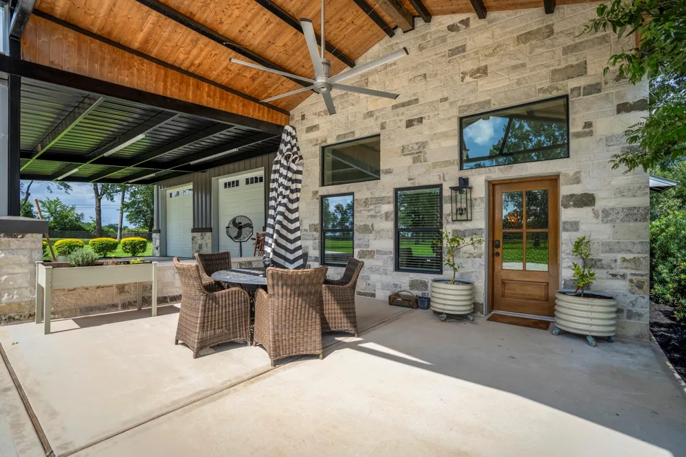 18859 Kinkaid Road W Montgomery, TX 77316