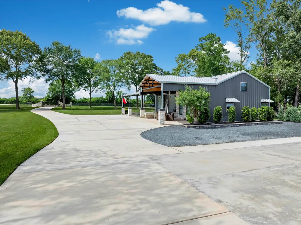 18859 Kinkaid Road W Montgomery, TX 77316