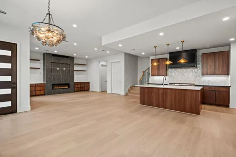 5409 Chevy Chase #A