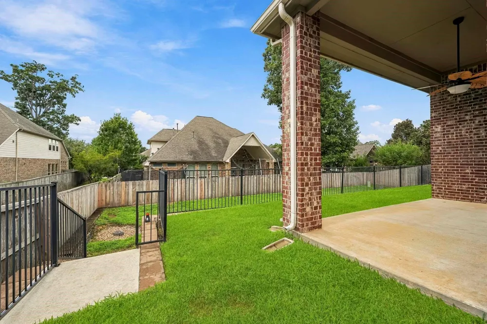 1503 Graystone Hills Drive Conroe, TX 77304