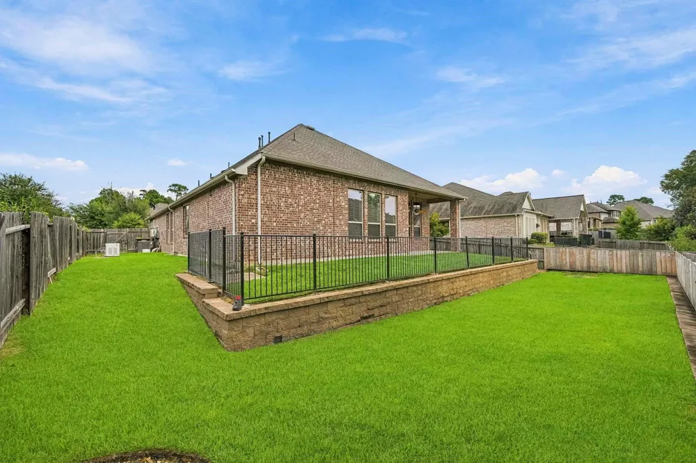 1503 Graystone Hills Drive Conroe, TX 77304