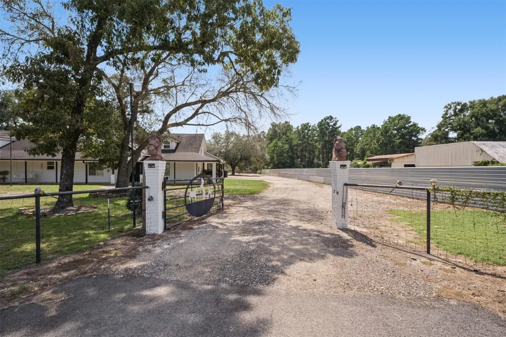 10677 Fm 2432 Road Conroe, TX 77303