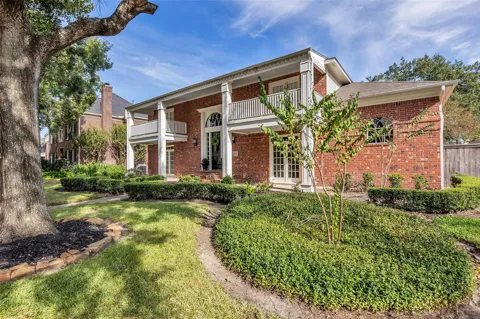2018 Island Oak Street