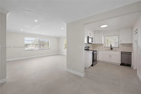 5141 Hollywood Blvd #202