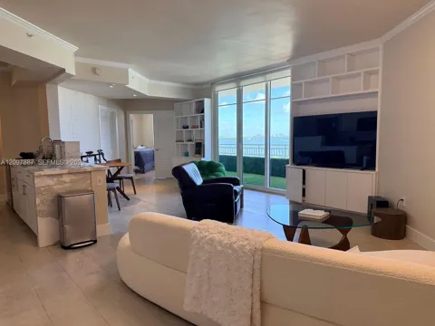 1 Century Ln #605
