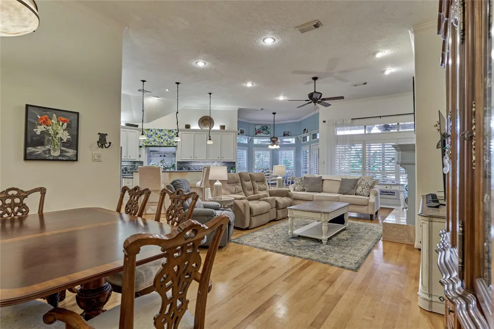 32 Hillwood Lane Montgomery, TX 77356