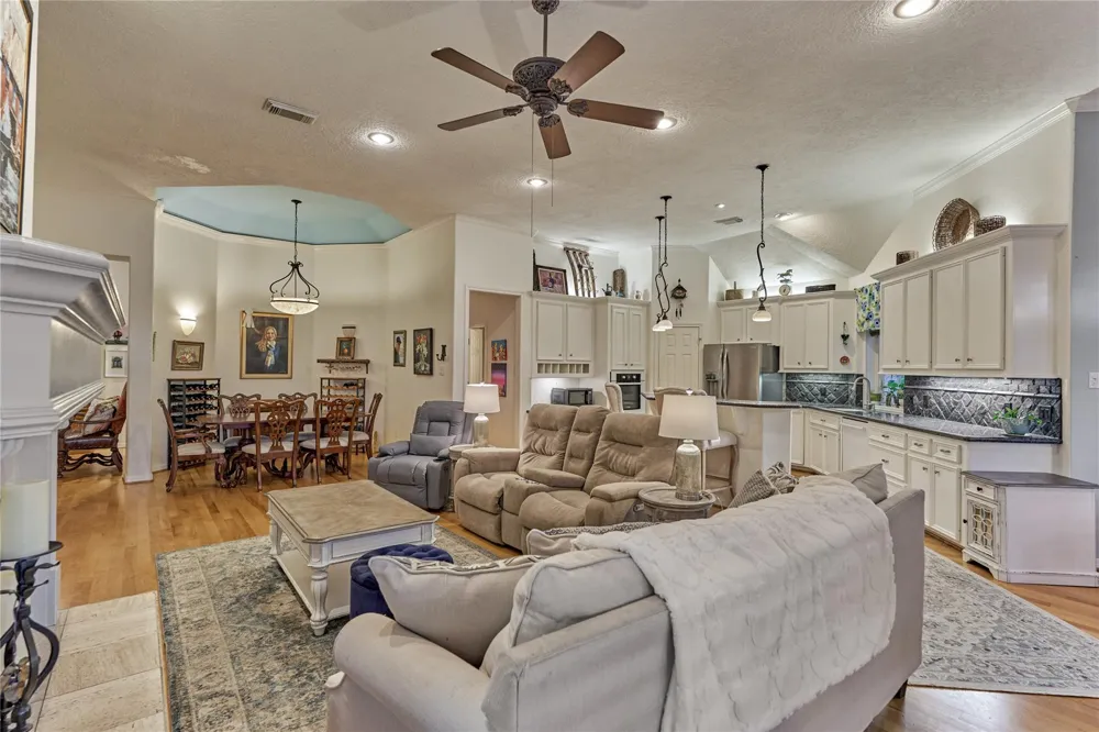 32 Hillwood Lane Montgomery, TX 77356
