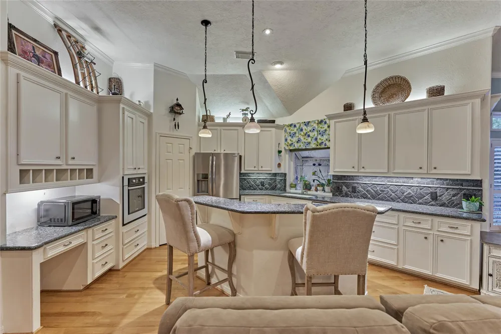 32 Hillwood Lane Montgomery, TX 77356