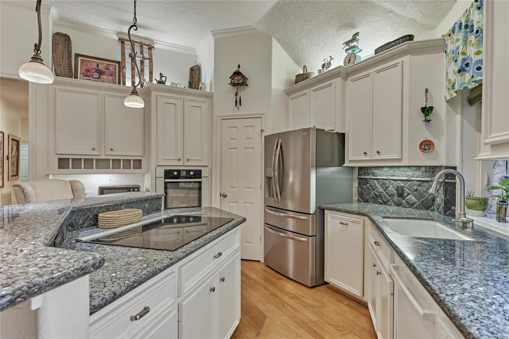 32 Hillwood Lane Montgomery, TX 77356
