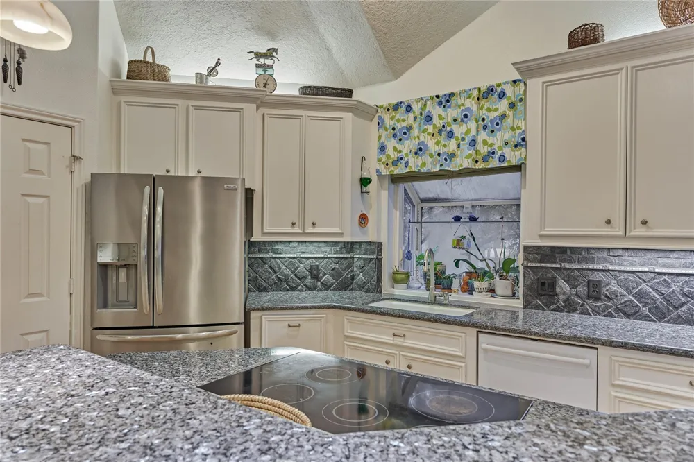 32 Hillwood Lane Montgomery, TX 77356