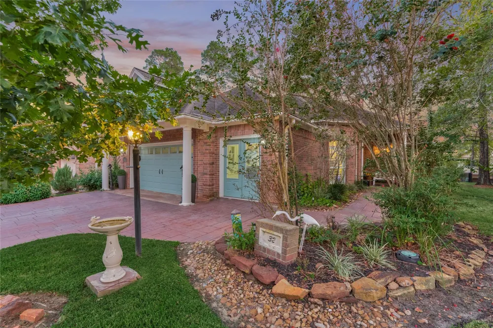 32 Hillwood Lane Montgomery, TX 77356