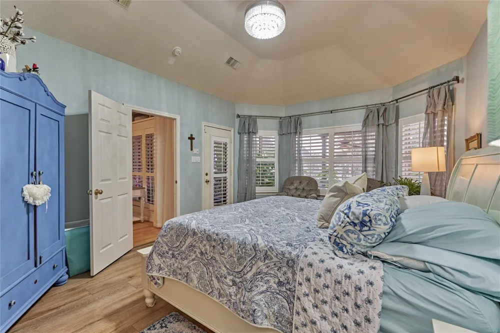 32 Hillwood Lane Montgomery, TX 77356