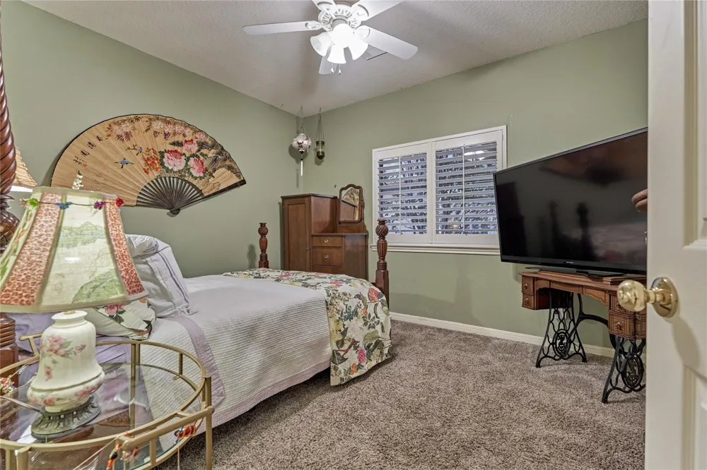 32 Hillwood Lane Montgomery, TX 77356