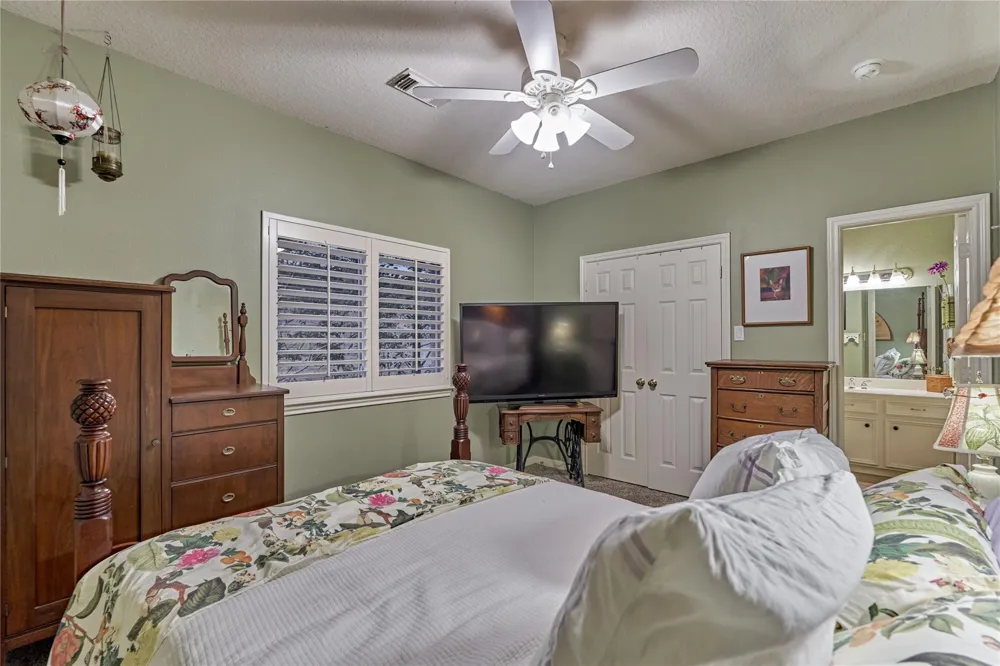 32 Hillwood Lane Montgomery, TX 77356