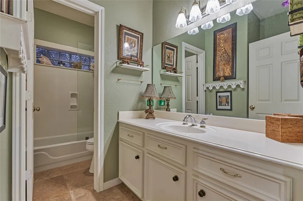 32 Hillwood Lane Montgomery, TX 77356