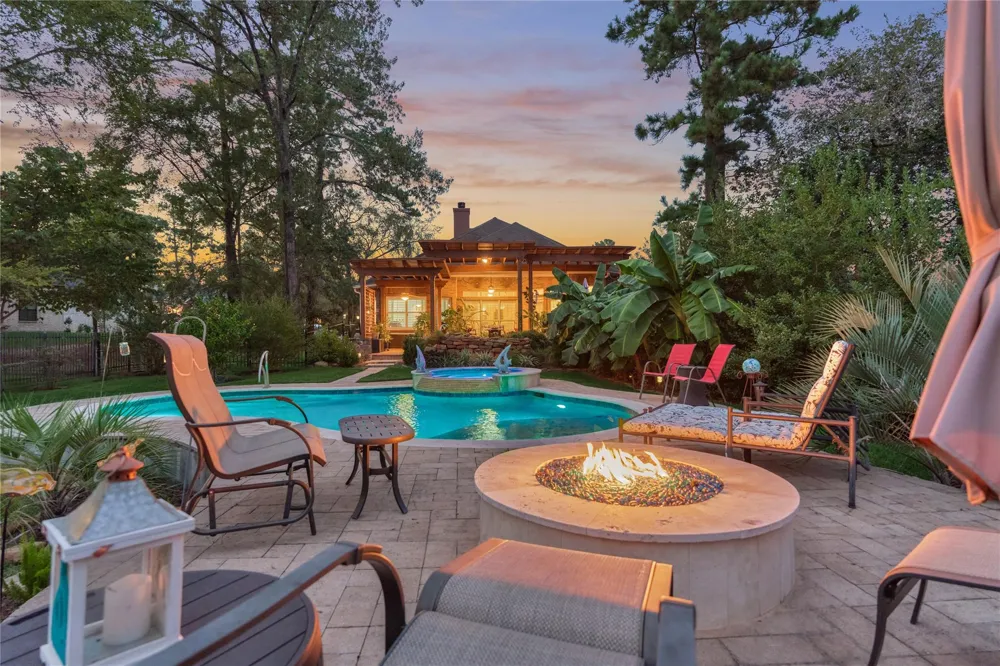 32 Hillwood Lane Montgomery, TX 77356